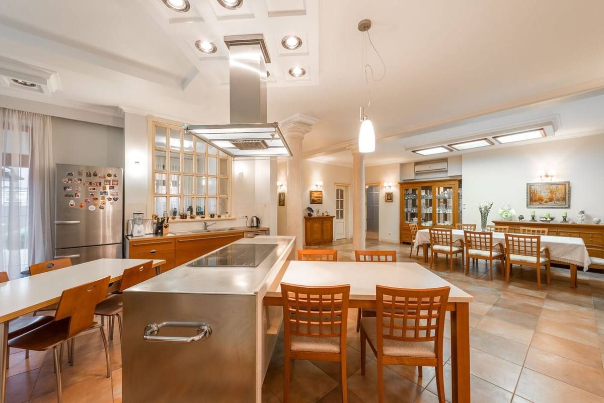 Spotless open-plan kitchen and dining area
